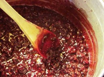 Cooking raspberry jam