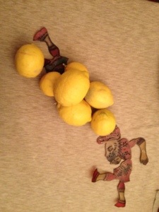 Karagöz and Hacivad battle over lemons (Image by Liz Cameron)