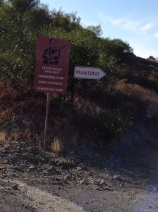 Military warning sign near Yeşilırmak near the UN Buffer Zone in Northern Cyprus (Image by Liz Cameron)
